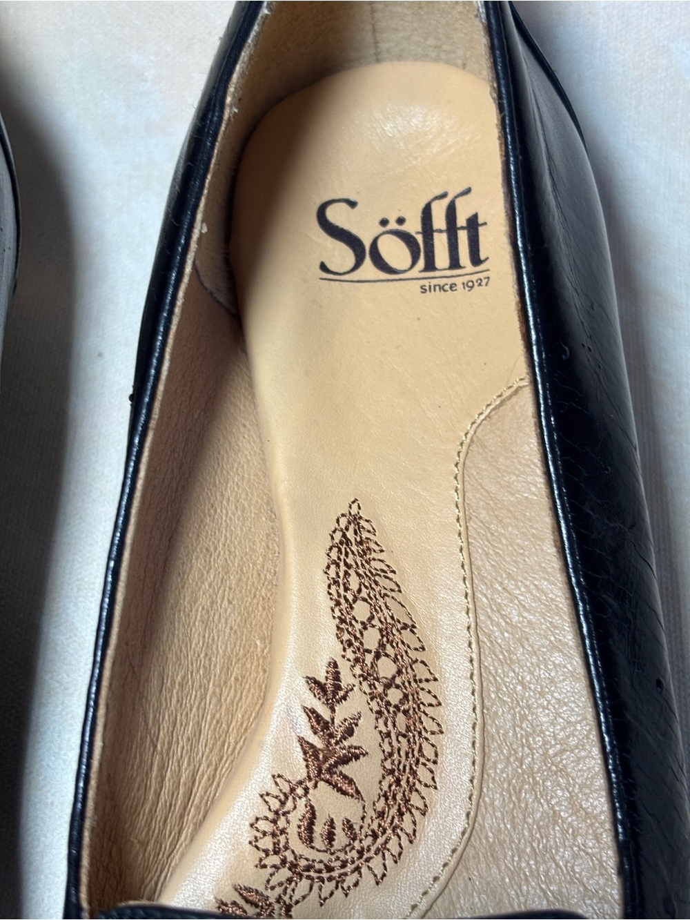 Sofft Black Leather Embroidered Loafers for Women, 8N, narrow - Picture 2 of 9